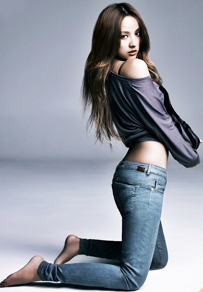 Thiết kế quần jeans phô được vẻ đẹp của Hyori.
